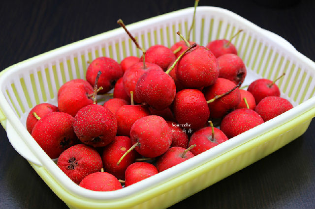 冬天喝乌梅山楂茶,冬天口干舌燥喝蜂蜜水