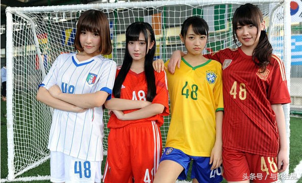 有一个喜欢踢足球的男友,有个爱看球的男友