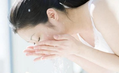 优雅的女性用什么单品,一个精致女孩必备的护肤