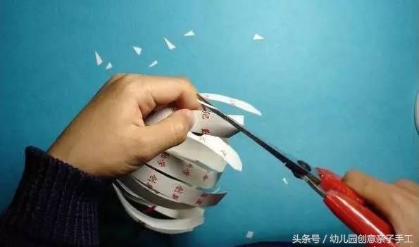 幼儿园元旦手工纸箱灯笼制作,幼儿园元旦手工主题关于灯笼制作