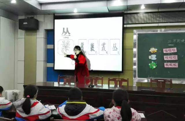 载知行万里辩声满校园