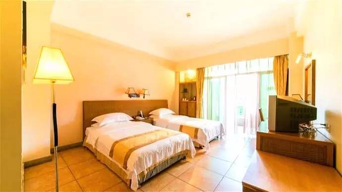 情侣每年都去一个地方拍照,情侣旅行同一个地方拍照