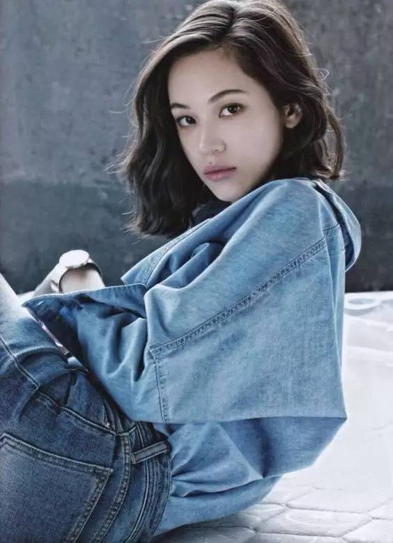 蓬松烫卷打造的这几款中短发造型，让女明星们一夜间都组团去剪了