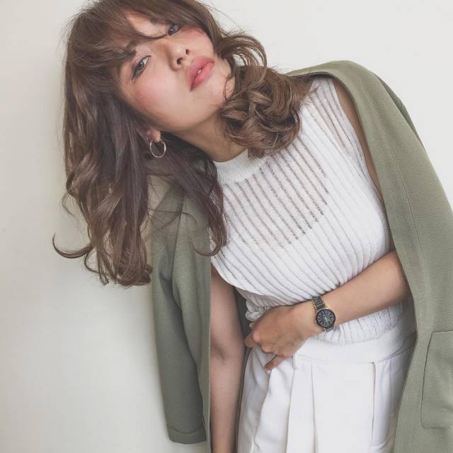 蓬松烫卷打造的这几款中短发造型，让女明星们一夜间都组团去剪了