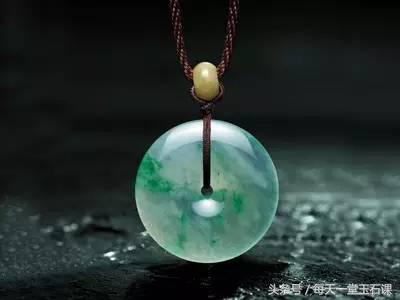 翡翠色差对人体的影响,湿气对翡翠的影响