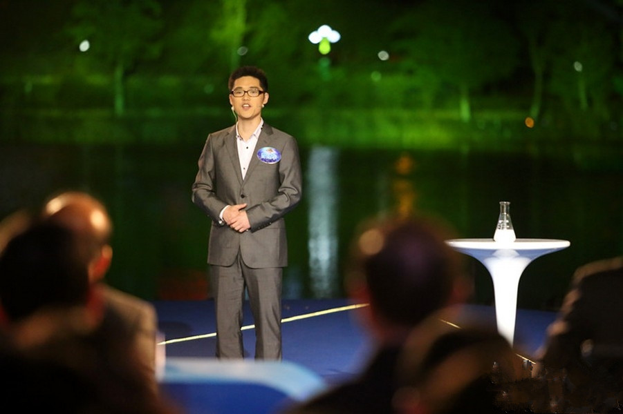 “微商”博士曾建华：浮夸才能活