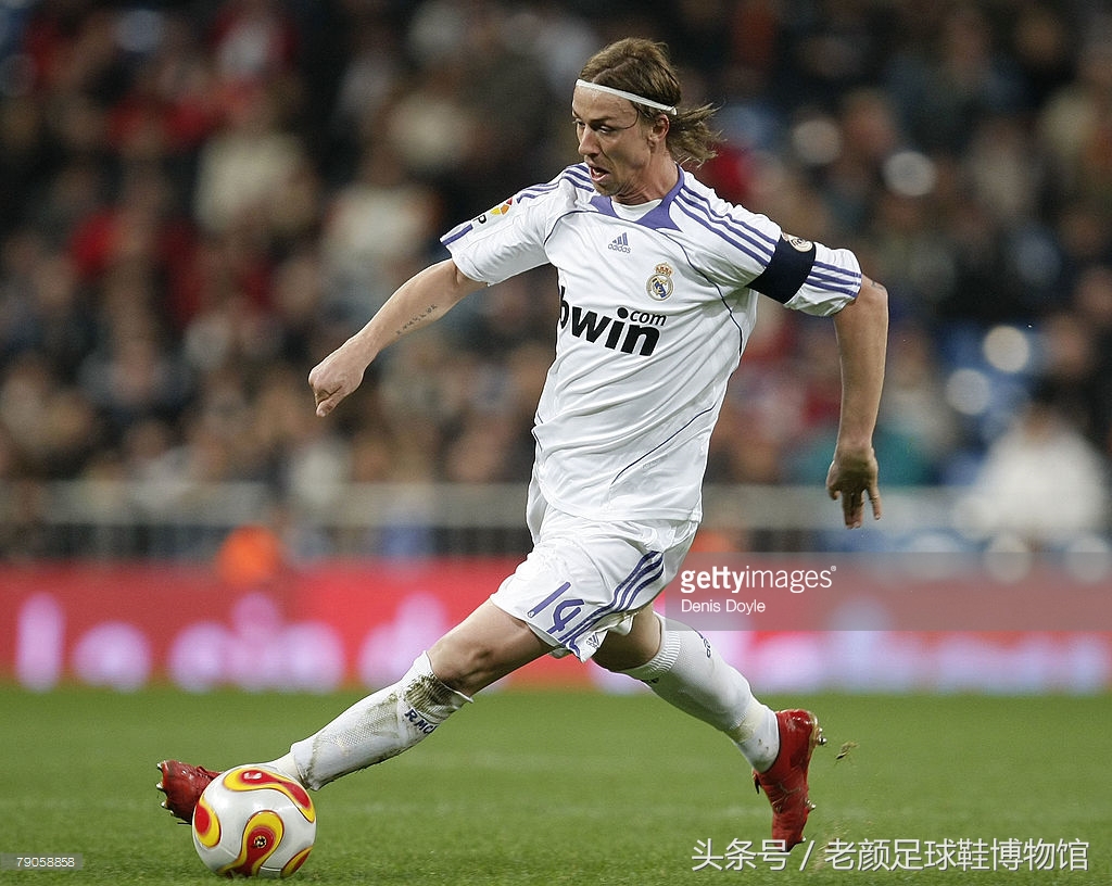 足球鞋历史第一战靴,历史最好碎钉足球鞋