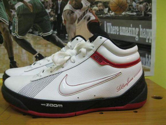 詹姆斯使节系列,詹姆斯使节系列球鞋