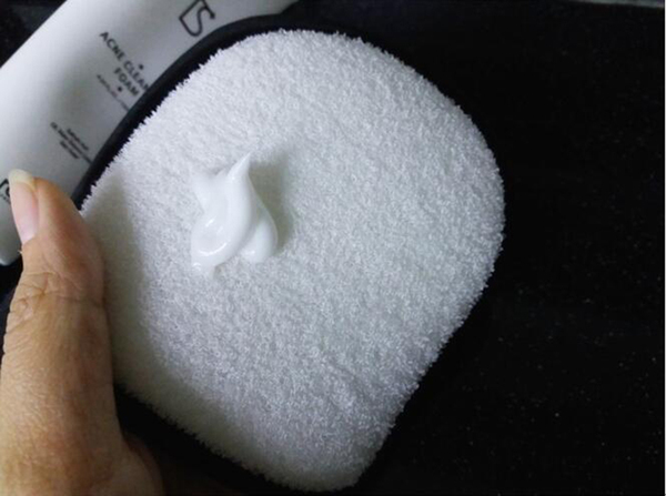 右脸长痘痘怎么治,右边脸上长痘痘怎么快速消除