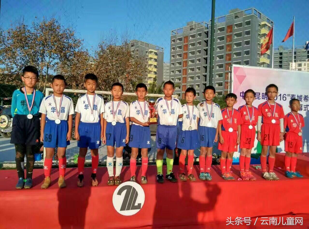 2016金果爱心公益诵读——华昌小学的足球健儿们来啦