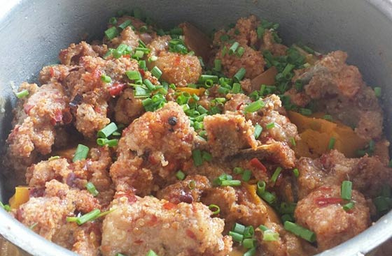 粉蒸肉怎么做才不会干,为什么粉蒸肉蒸不出油很干