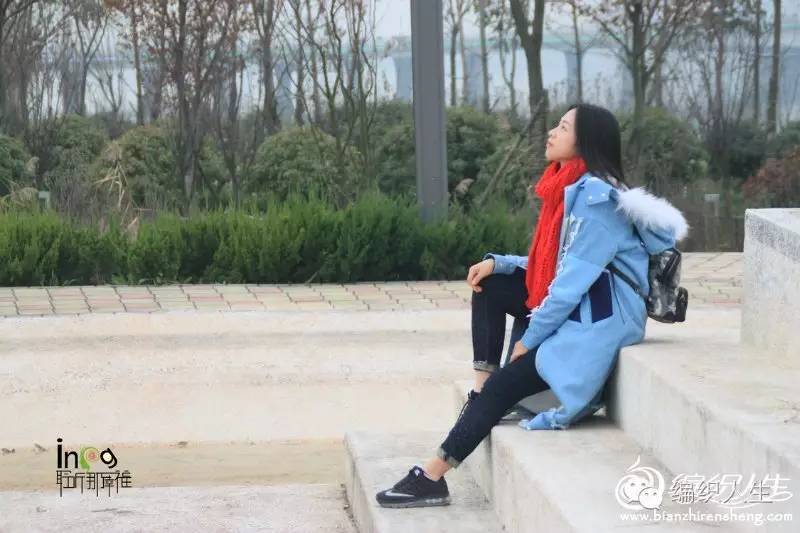 围巾冬日纯色搭配,秋冬红围巾的时尚打法