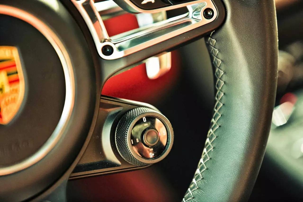 这两款车的体验感受就是:有钱真好丨TheAwards2016