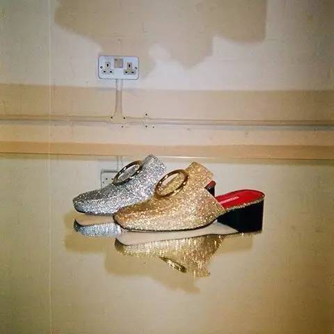 潮范十足的休闲鞋出行时尚两不误,盘点五款适合日常穿搭的时尚潮鞋