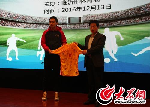 临沂奥体中心冯潇霆,国足队长冯潇霆个人资料