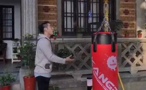 扔水瓶如何扔到更稳教程,扔水瓶挑战教程