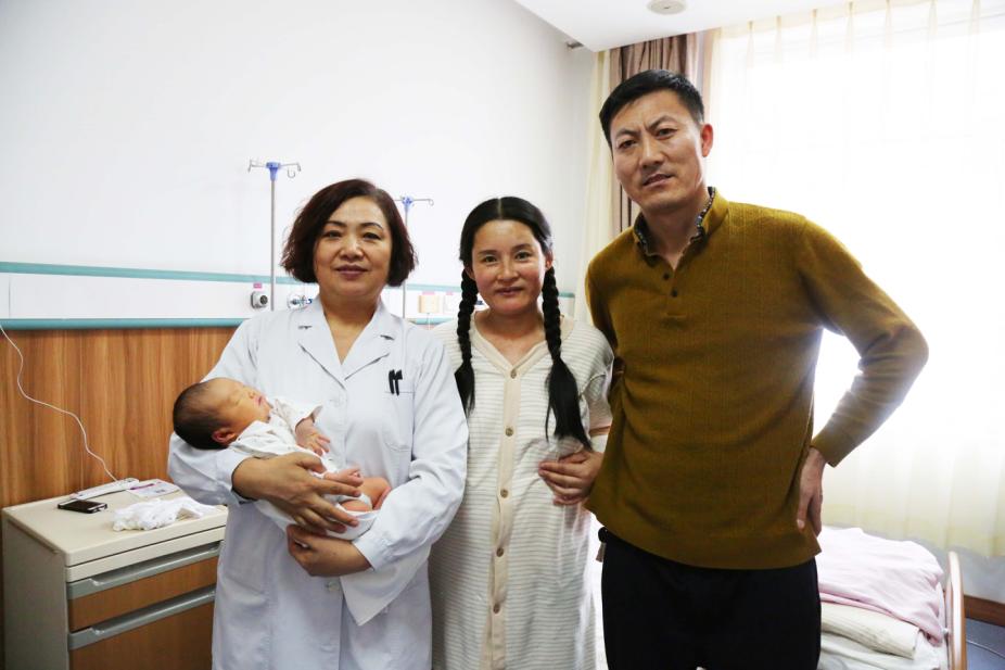 42岁产妇喜获8斤3两二宝，向怀二胎孕妈分享生产经验