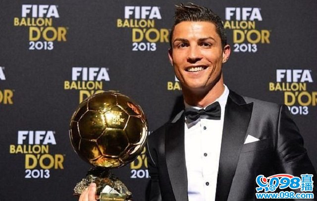 梅西评价c罗哈维,梅西和c罗擦肩而过瞬间