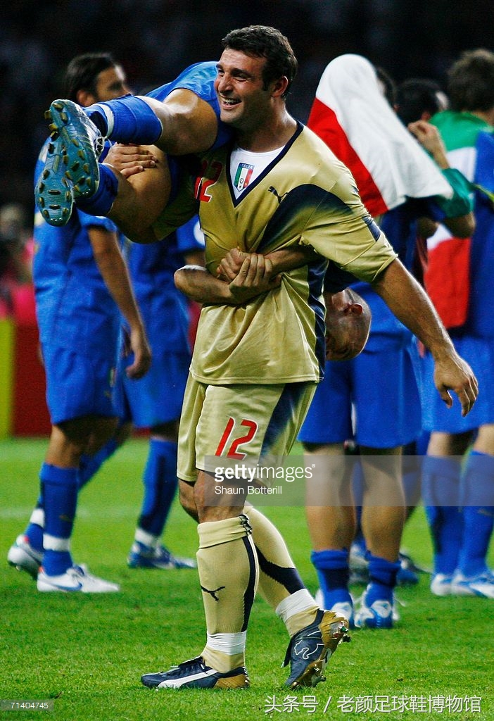 足球鞋历史第一战靴,历史最好碎钉足球鞋