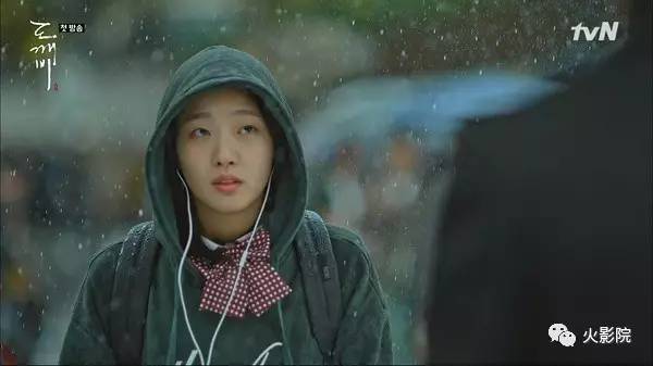 无论《鬼怪》会不会烂尾，我都迷上了这个大脸盘、小眼睛的妹纸！