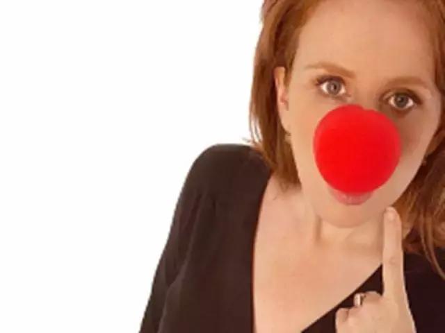 鼻子老打喷嚏用土办法,鼻子老是打喷嚏怎么物理处理