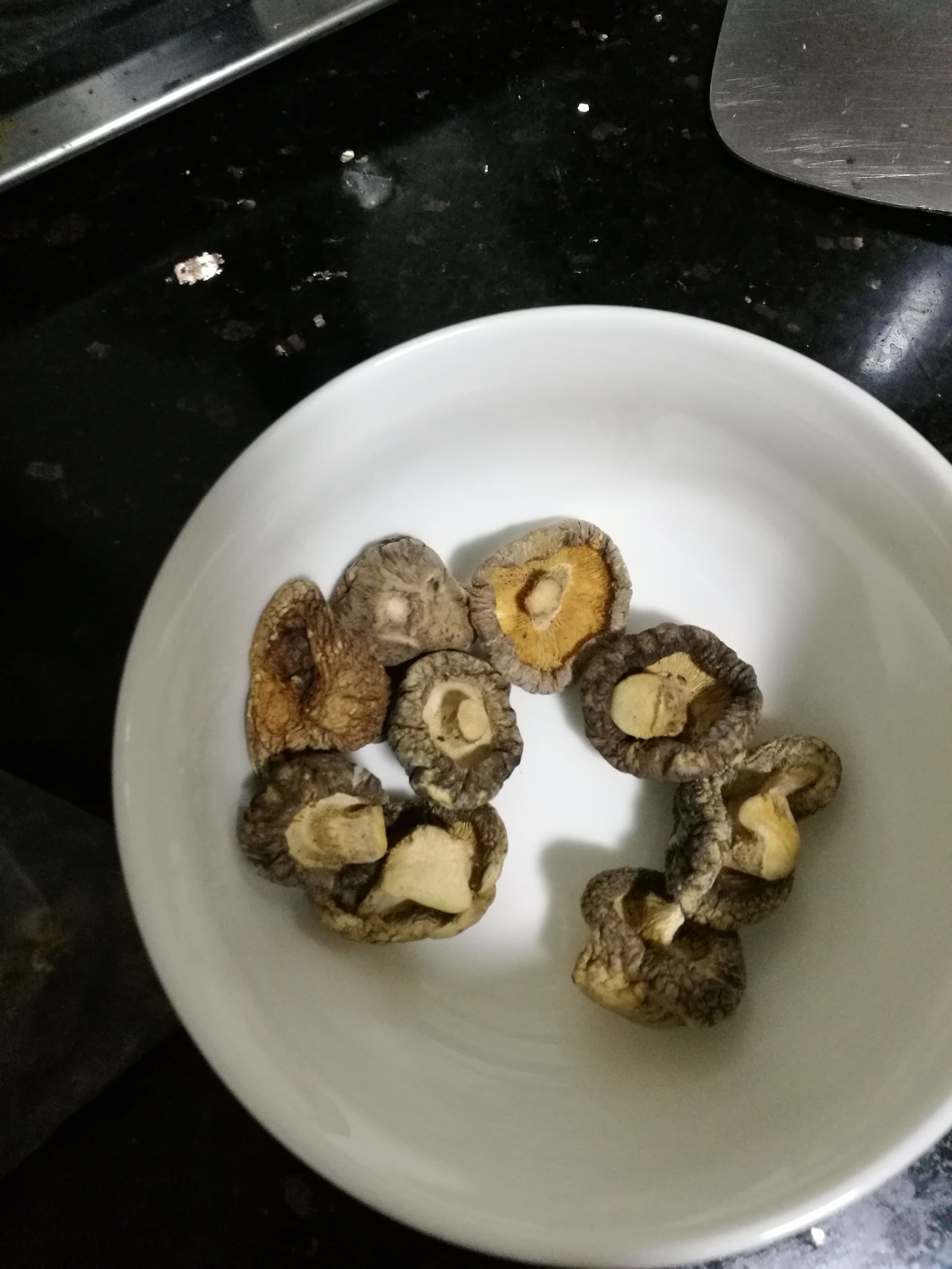 正宗香菇肉酱面,粉丝香菇包子的做法视频