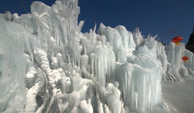 沕沕水景区冰雪,河北平山县沕沕水生态风景区冰瀑