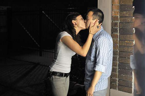 街头摄影师给陌生人拍照谈对象,摄影师街头给陌生人拍照