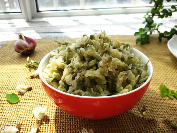 洋槐花蒸几分钟最好,蒸洋槐花麦饭的做法