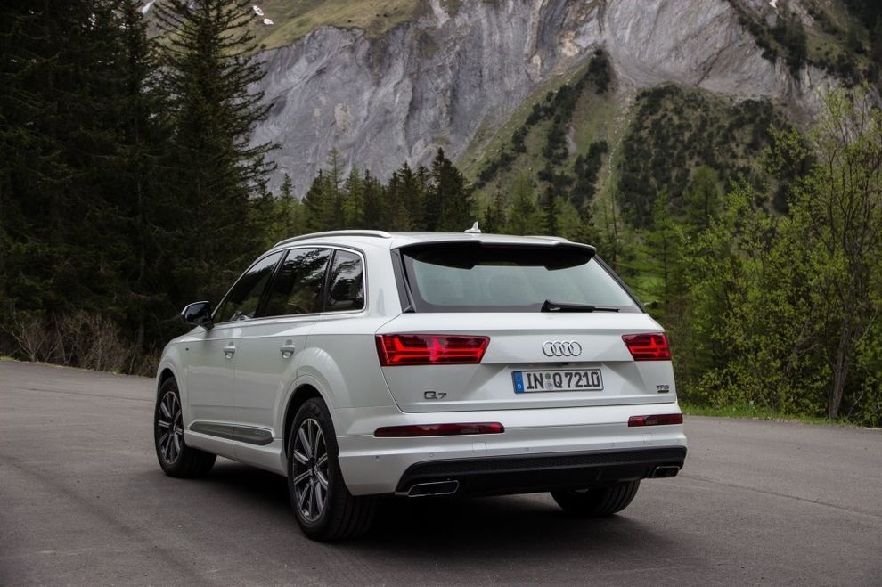 奥迪q7科技版平行进口,奥迪q72014款40tfsi运动型