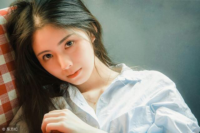 小说：流落荒岛，眼下四周突然起海啸，他们只有爬上高山才能存活