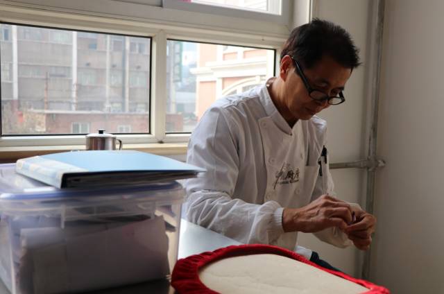 吃完食堂的第200碗饭，Ta说带我去后厨看看