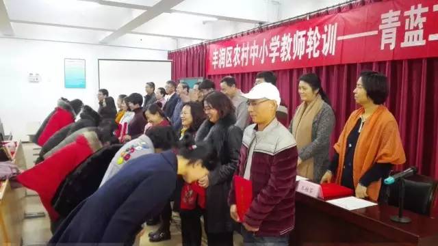 校园采风广播稿,校园风彩泥