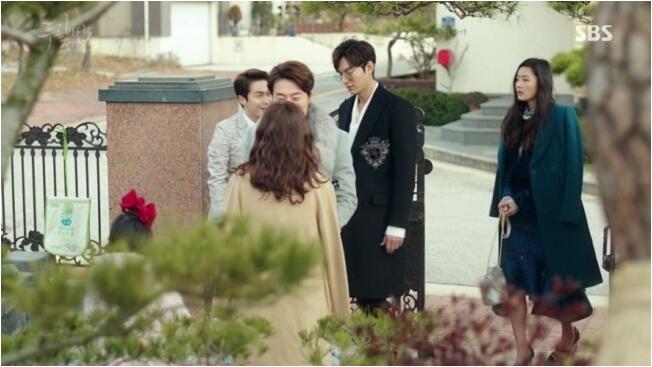 冬日穿搭女高端感大衣,丝贵纯都冬日烟花大衣