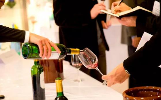 葡萄酒有什么功效与作用,干白葡萄酒的功效和作用