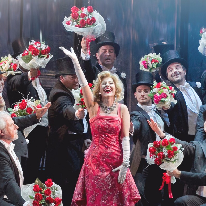 一个作曲家是如何一夜走红的？