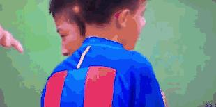 足球比赛小孩子感动的瞬间,足球感动小朋友