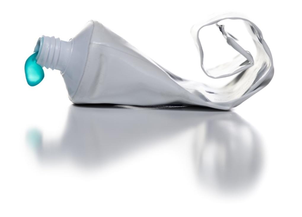 牙膏可以去除玻璃污痕吗,牙膏去除窗户玻璃划痕