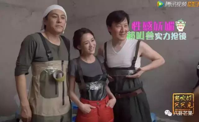 要被靳东的角色蒙蔽了双眼,他本人只有四岁,不能再多!