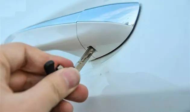 遥控钥匙没电了一键启动还能用吗,斯柯达车钥匙没电了怎么一键启动