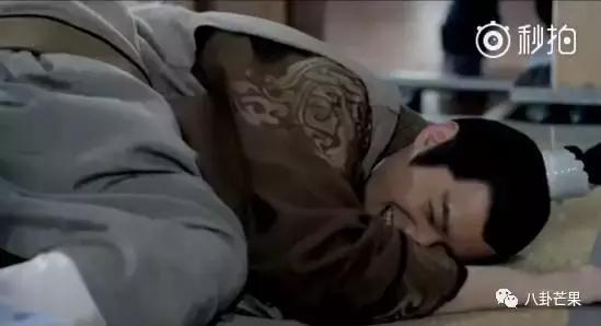 要被靳东的角色蒙蔽了双眼,他本人只有四岁,不能再多!