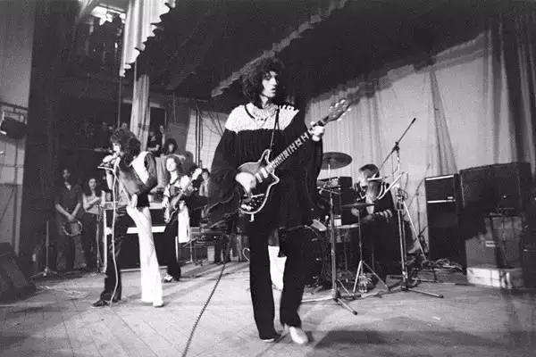 全世界都听过他的歌，但你肯定不知道他是天体物理学家和大学校长