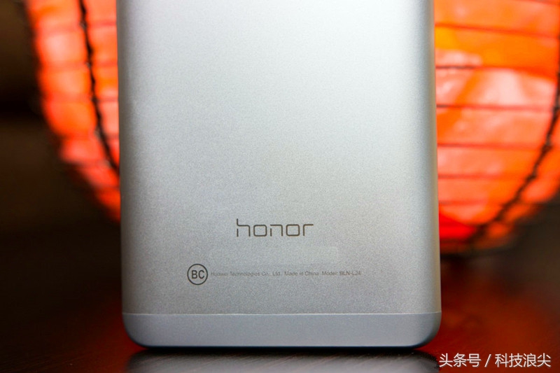 外媒华为荣耀6X评测：荣耀系列一直以来是高质量低价的代表