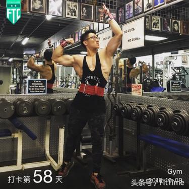 踢足球健身男,踢踢球跳跳舞