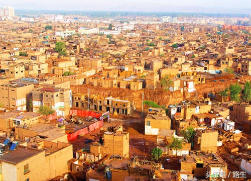 少数民族首领在头衔上加哪三个字，说明自己是“中国的”？