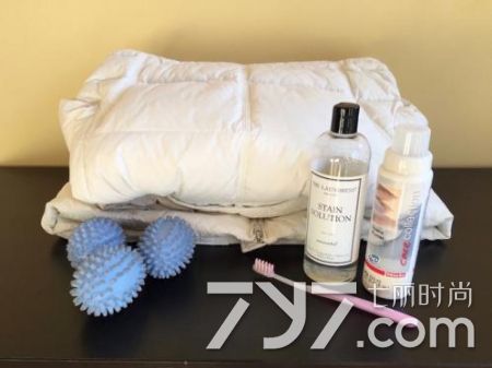 羽绒服发黄怎么洗白真正有效,羽绒服发黄洗白小窍门