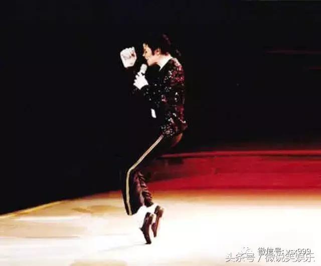 周星驰模仿李小龙跑步,周星驰模仿魔鬼终结者