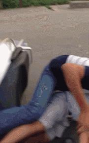 杨紫街拍和杨幂撞衫,街拍女王杨幂最新机场造型