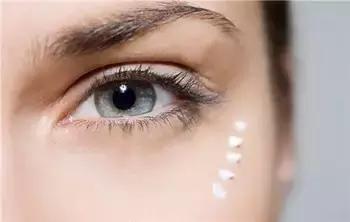 眼周有细纹用什么眼霜好用,护理眼周先用眼精华还是先用眼霜