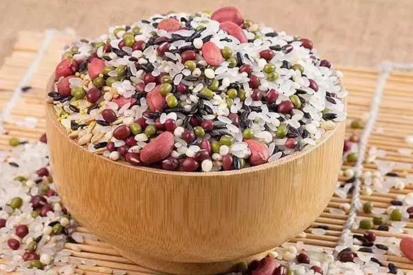 腊八节各寺院施腊八粥送温暖,腊八粥寺庙